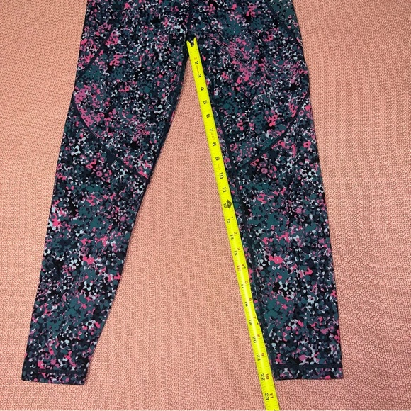 Sweaty Betty Power 7/8 Leggings Women’s size 6 Pink Scattered Petal Print Yoga - Picture 6 of 7